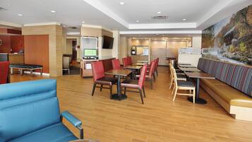 Bao gồm bữa sáng đầy đủ hàng ngày