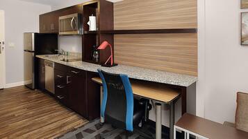 Full-size fridge, microwave, stovetop, dishwasher
