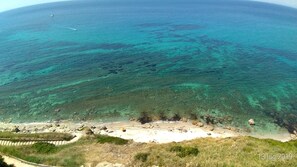 Una spiaggia nelle vicinanze