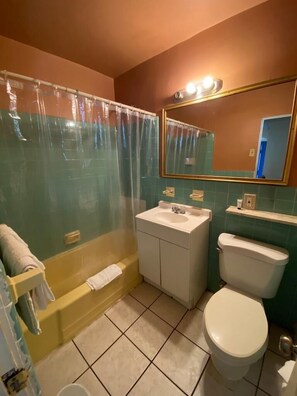 Standard Room, 1 King Bed | Bathroom | Free toiletries - AC Suites NJ (Atlantic City)