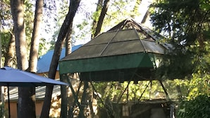 A picnic area with a table, chairs, a bench, a barbecue grill, and a mailbox. - Cedar Lodge Motel (Dunsmuir)