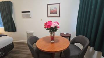 Chambre Confort, 1 chambre | Restauration dans la chambre