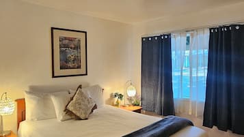 Ropa de cama de alta calidad, cortinas blackout y wifi gratis