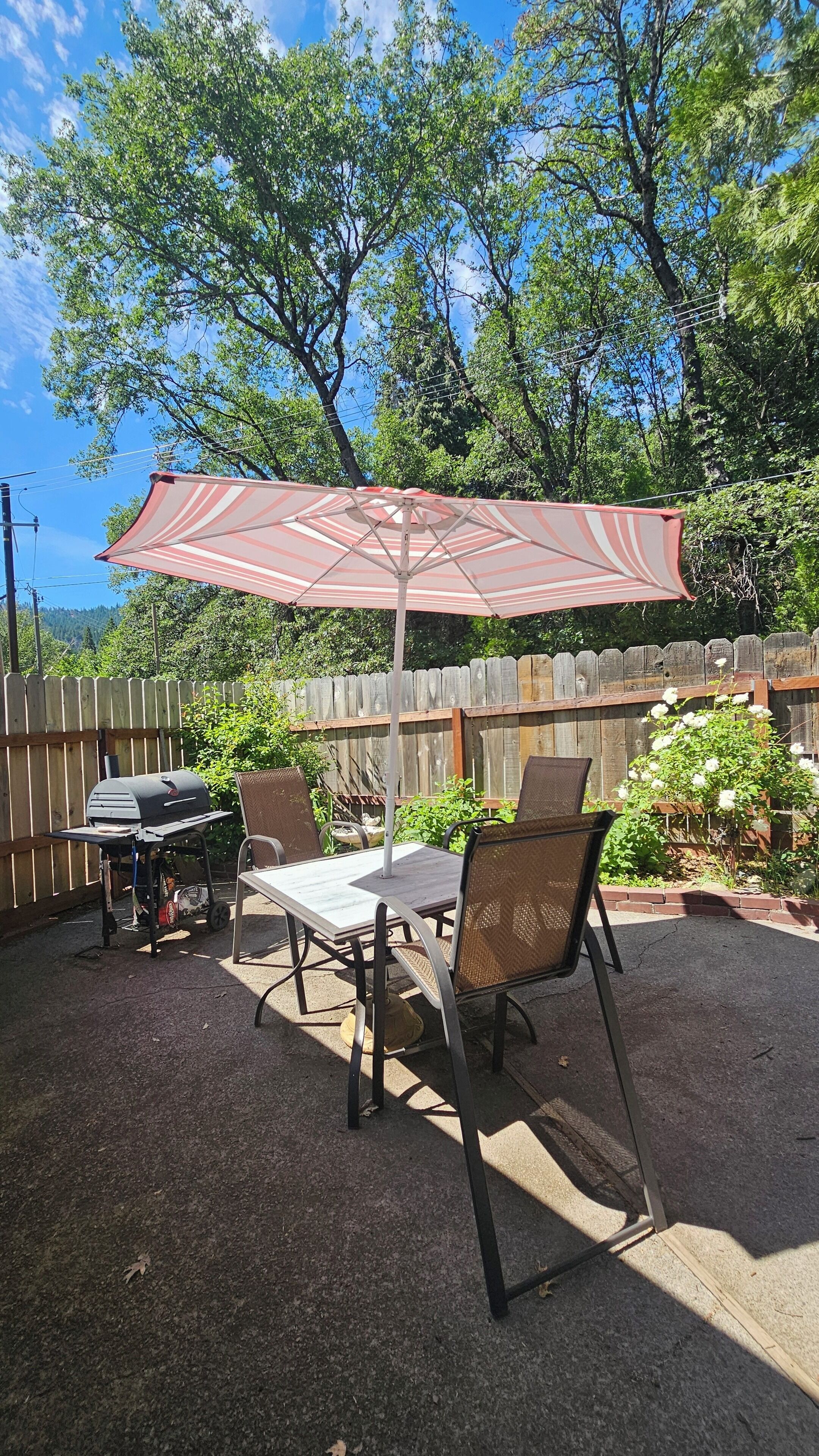 Familien-Suite, Mehrere Betten, zum Garten hin | Terrasse/Patio