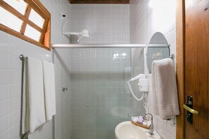 Lägenhet Standard - 1 dubbelsäng eller enkelsängar | Sängtillbehör av högsta kvalitet, minibar och individuell inredning