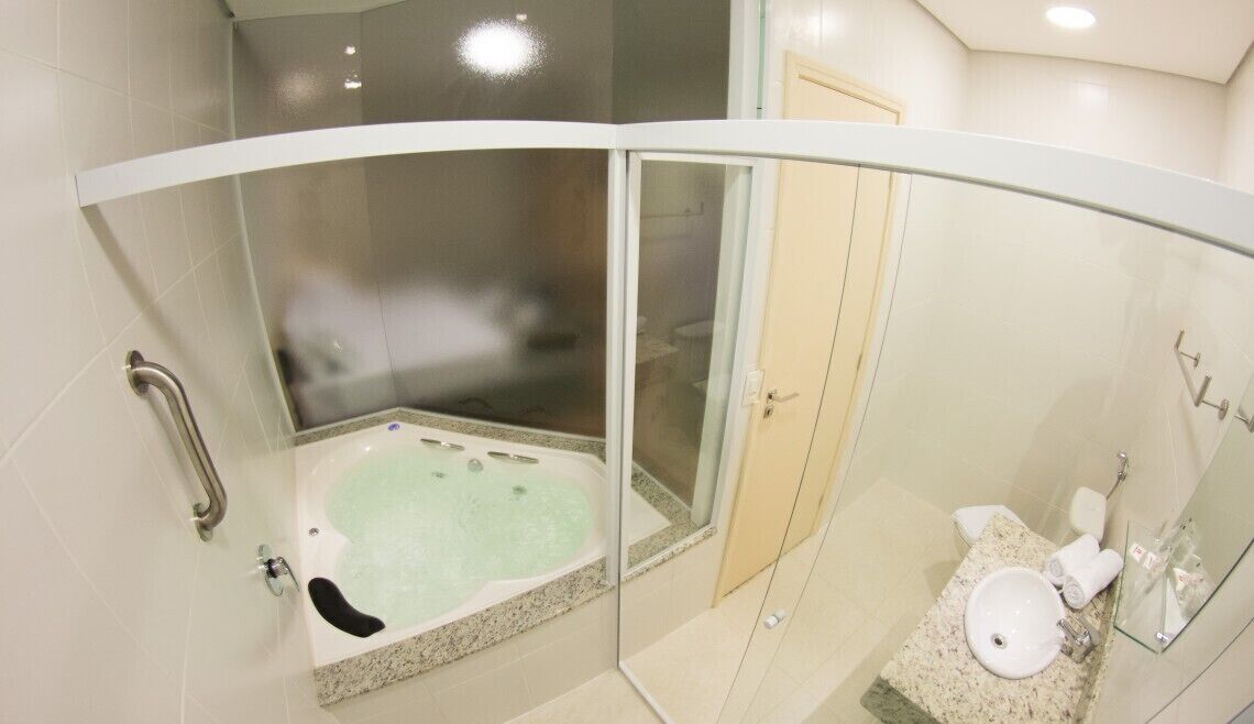 deluxe room, 1 king bed | jetted bathtub