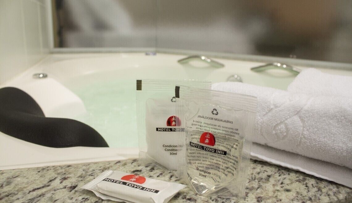 deluxe room, 1 king bed | room amenity