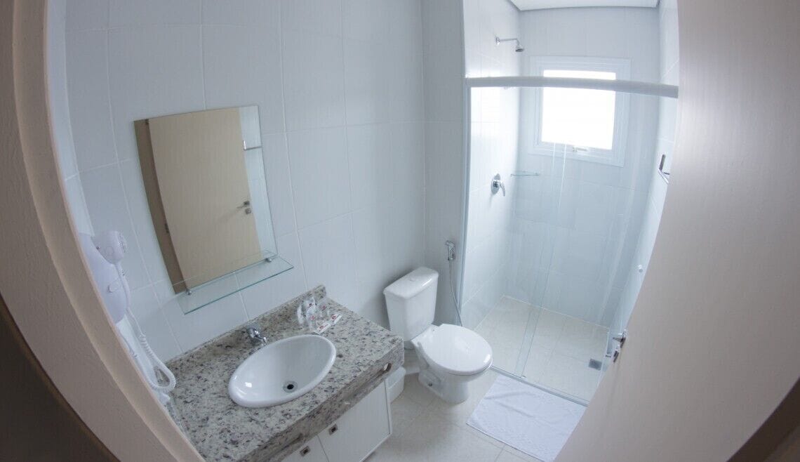 superior room | bathroom | free toiletries, hair dryer, towels