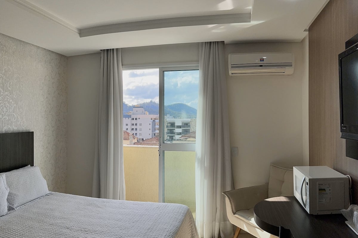 deluxe quadruple room | 1 bedroom, minibar, in-room safe, blackout curtains