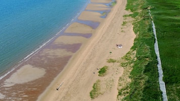 在海滩、沙滩毛巾