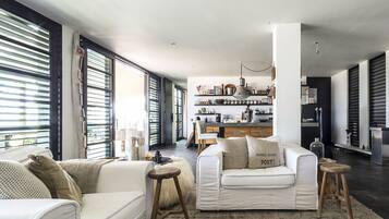 Room | Living area | TV