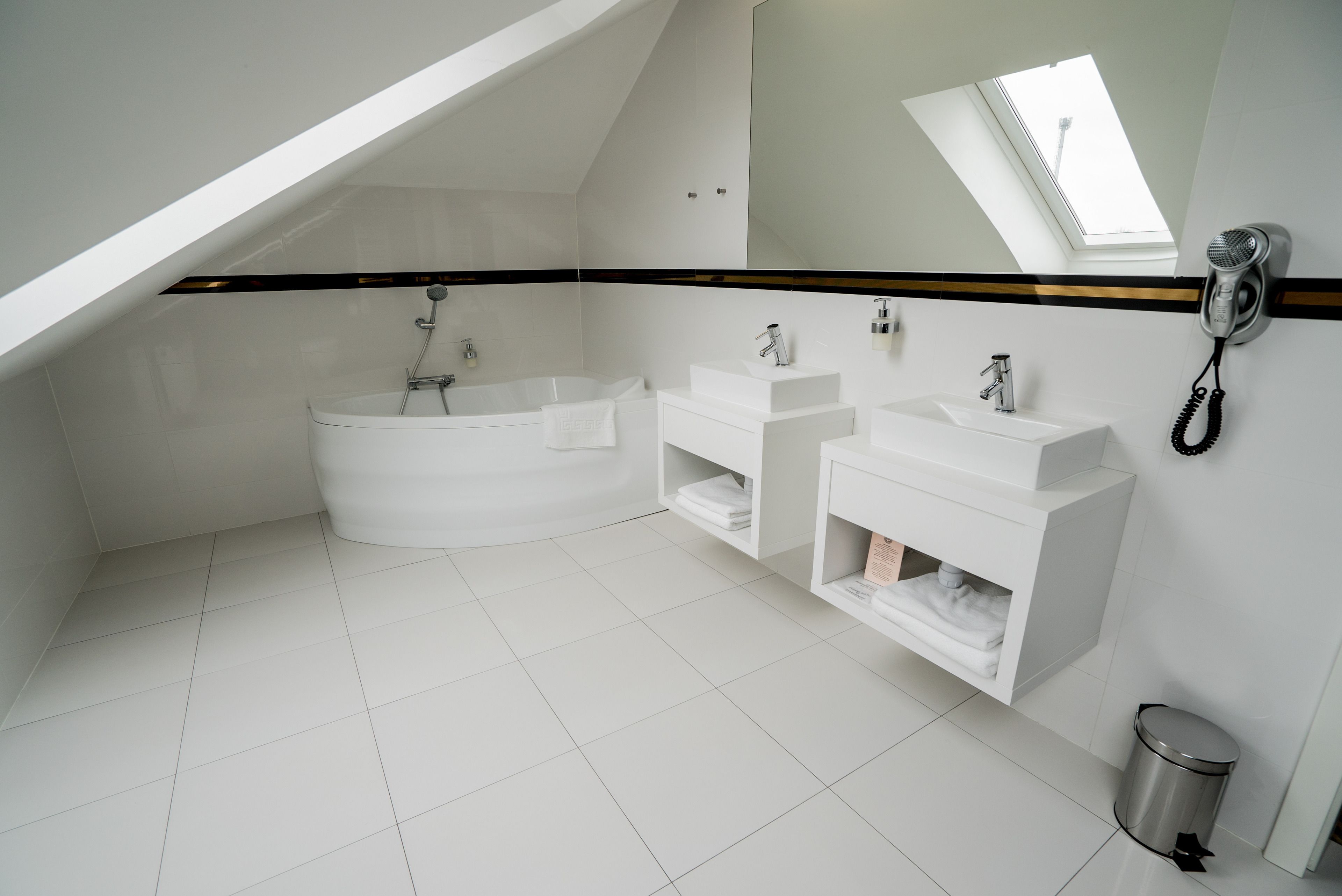 deluxe double room | bathroom | free toiletries, hair dryer, towels