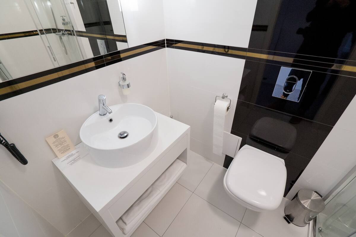 basic double room single use | bathroom | free toiletries, hair dryer, towels