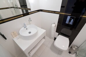 Chambre de base double pour 1 personne | Salle de bain | Articles de toilette (gratuits), séchoir à cheveux, serviettes fournies