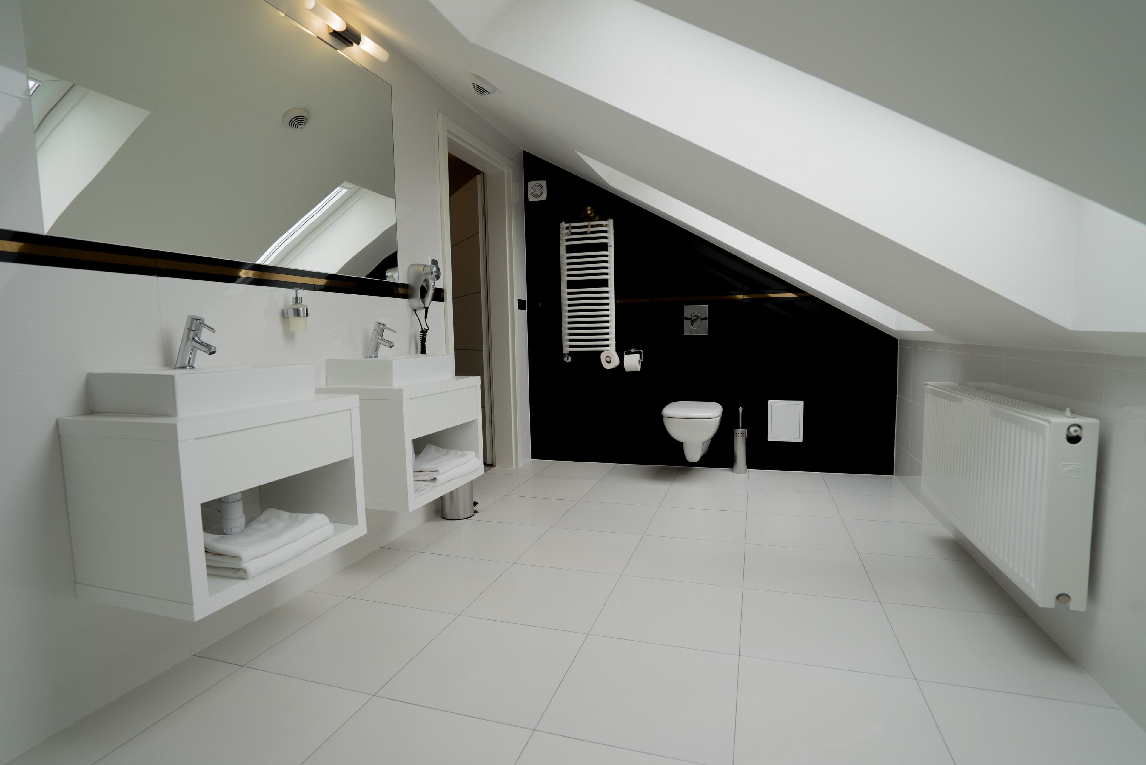 deluxe double room | bathroom | free toiletries, hair dryer, towels