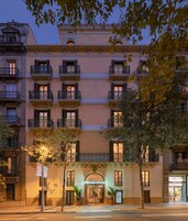 Fachada de la propiedad por la tarde o noche