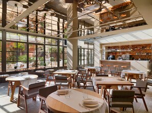 Breakfast, lunch and dinner served - H10 Casa Mimosa (Barcelona)