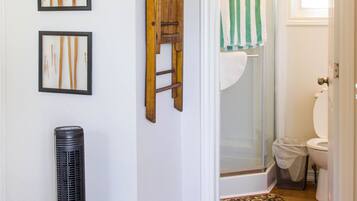 Cottage, 2 Bedrooms, Kitchenette, Corner | Bathroom