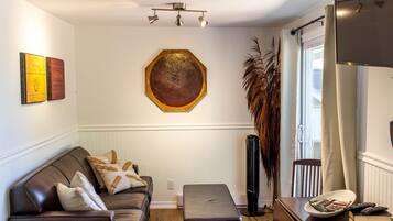 Cottage, 2 Bedrooms, Kitchenette, Corner | Living room | 40-inch flat-screen TV with cable channels, TV