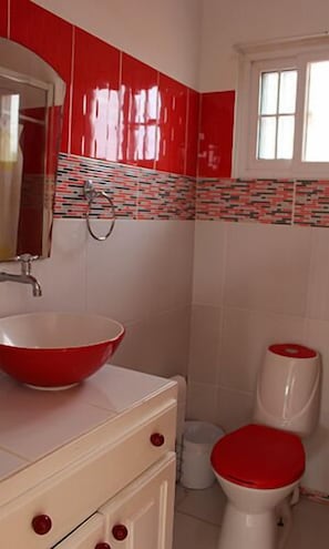 Shower, towels - Cabañas Sherlley (Hicaco)