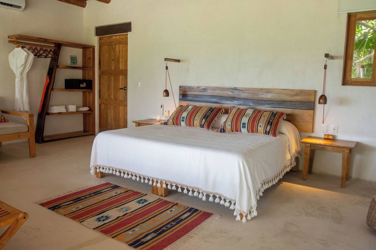 Egyptian cotton sheets, premium bedding, in-room safe