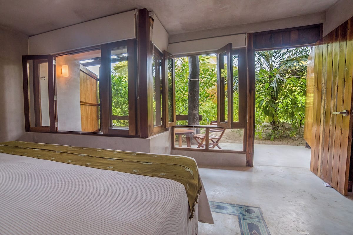 Egyptian cotton sheets, premium bedding, in-room safe