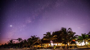 Boendets fasad - kväll/natt