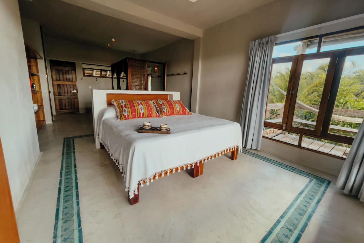 Egyptian cotton sheets, premium bedding, in-room safe