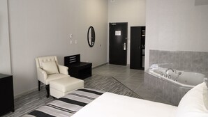 In-room safe, desk, laptop workspace, iron/ironing board (on request) - Stars Inn Edmonton Airport (Leduc)