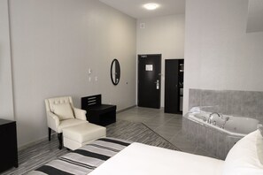 Cofres nos quartos, escrivaninha, espaço de trabalho para notebook