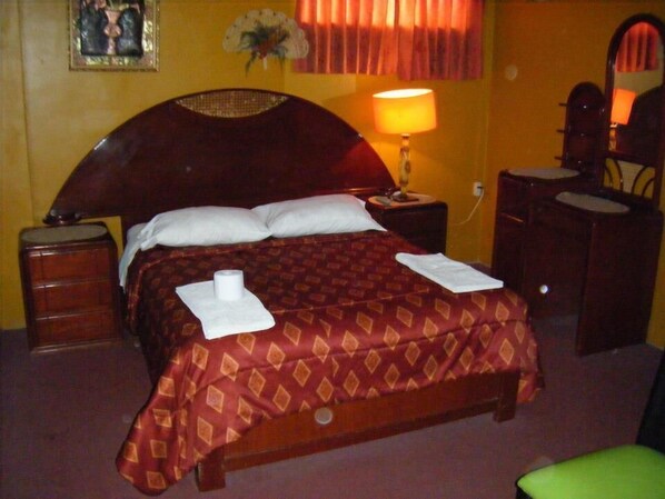 Single Room | Individually decorated, desk, iron/ironing board, rollaway beds