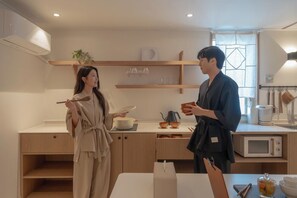 Premium bedding, memory-foam beds, soundproofing, free WiFi - Maison de On U Jeonju Hanok Village (Jeonju)