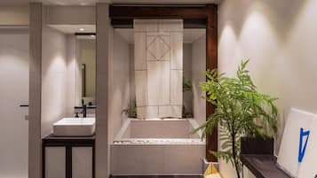 Private spa tub