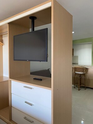 Basic-Apartment, eingeschränkter Meerblick | Minibar