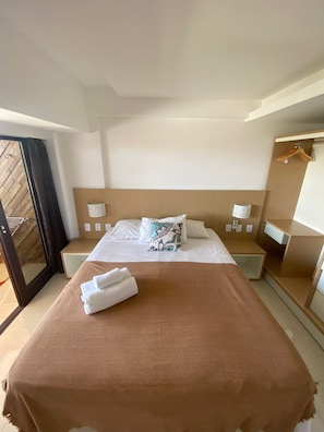 Appartement, vue partielle sur la mer | Minibar