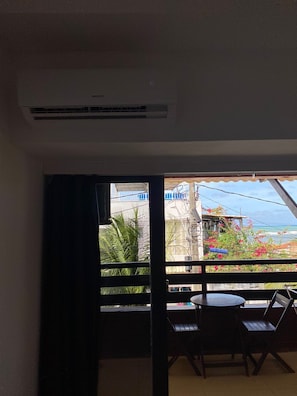 Căn hộ cơ bản, quang cảnh một góc biển | Hiên