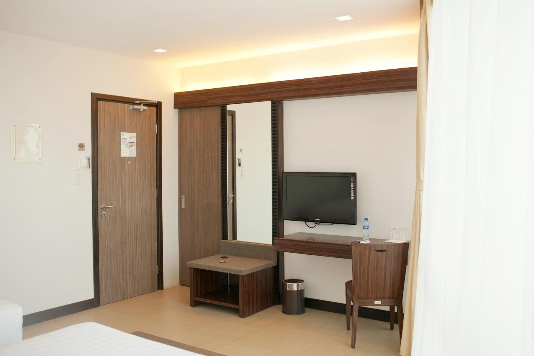 desk, rollaway beds, free wifi, wheelchair access