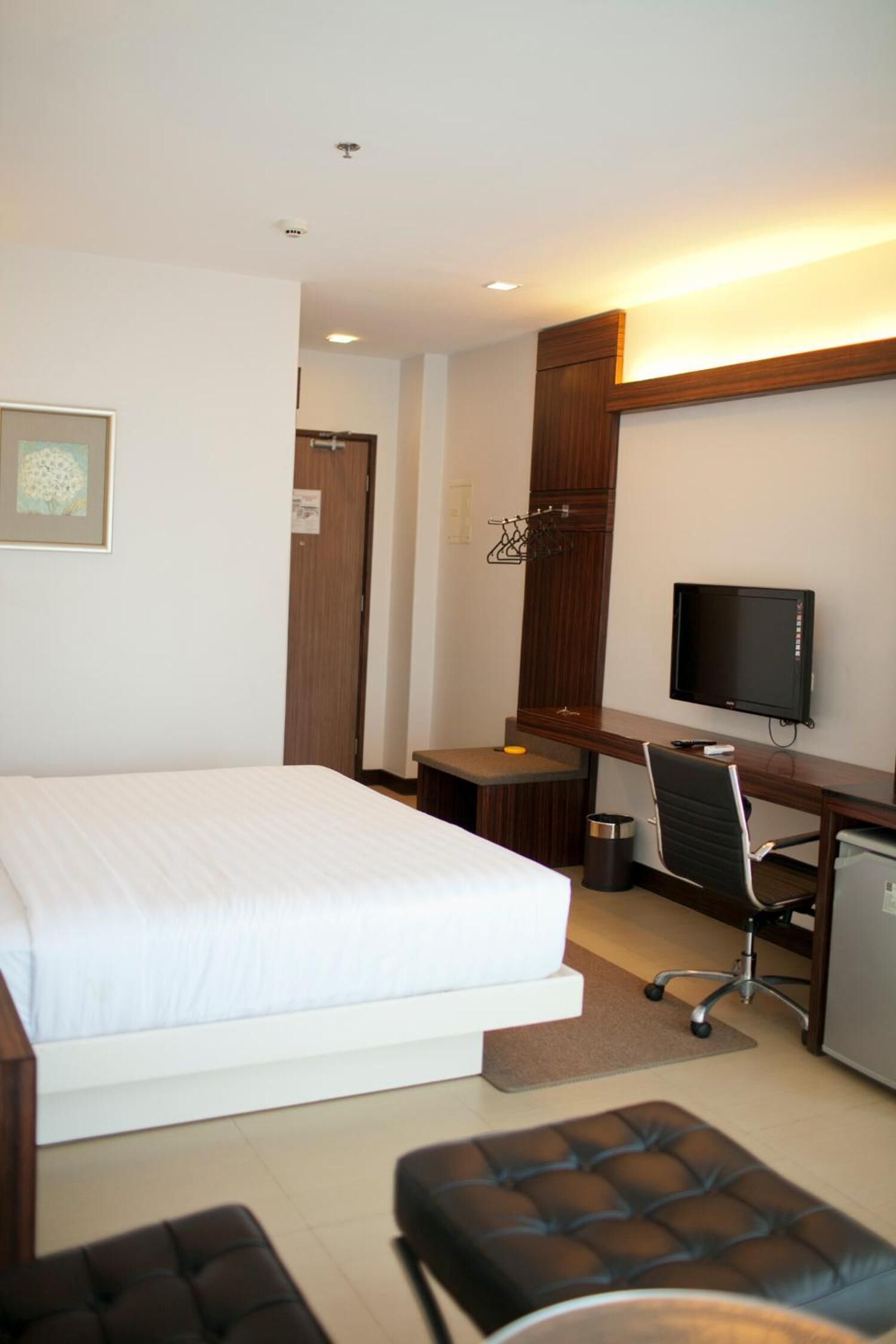 desk, rollaway beds, free wifi, wheelchair access