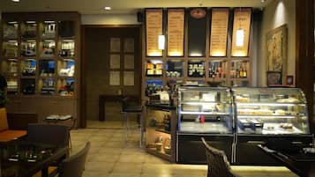 2 restaurants servant le petit déjeuner, spécialités Cuisine asiatique