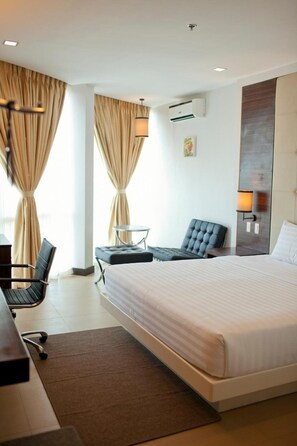 Desk, rollaway beds, free WiFi, wheelchair access - D' Hotel and Suites (Dipolog)