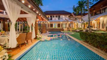 Exclusive Villa | Living area | Flat-screen TV, Netflix, pay films