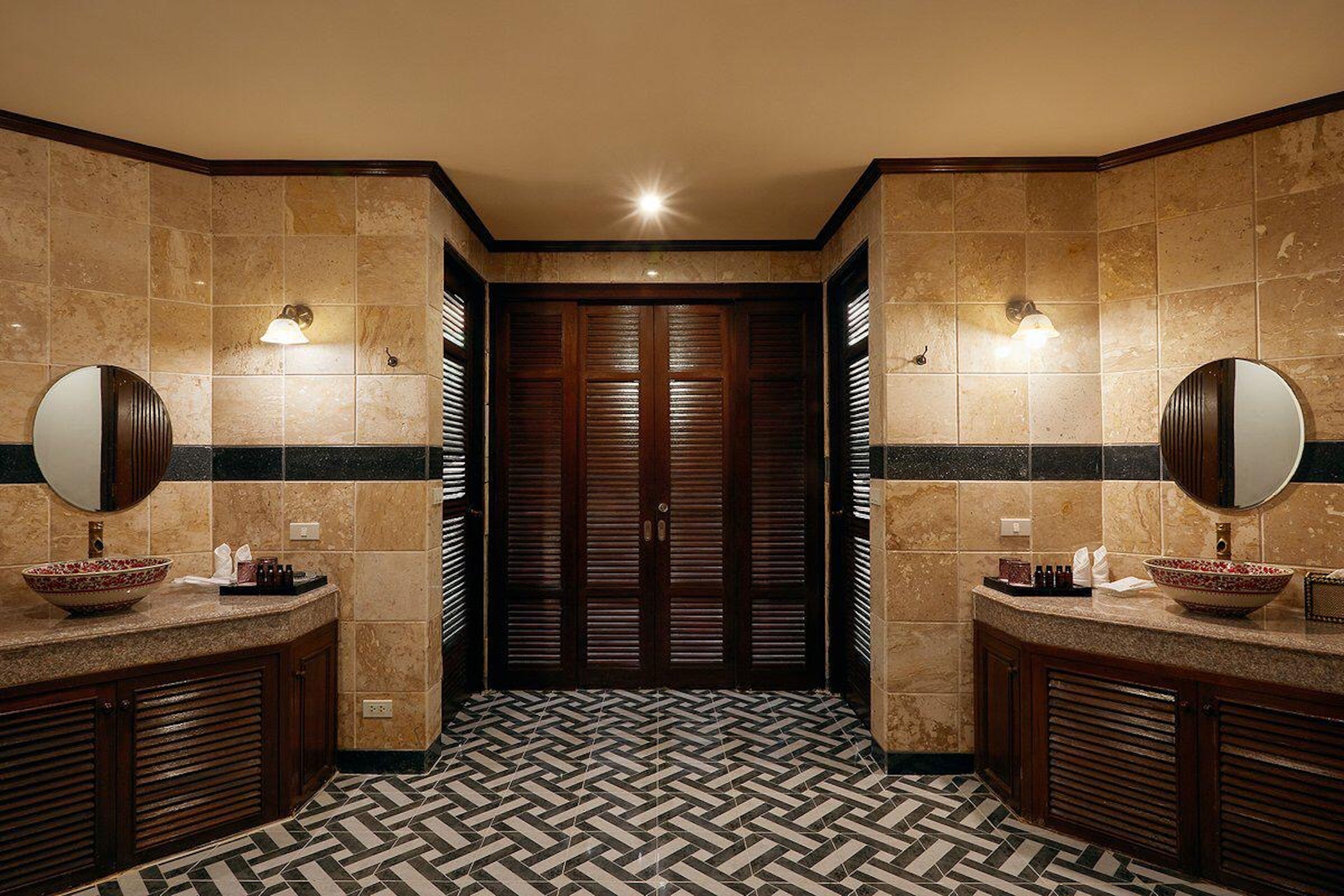 signature suite, 2 bedrooms, pool view | bathroom | separate bathtub and shower, deep-soaking bathtub, rainfall showerhead