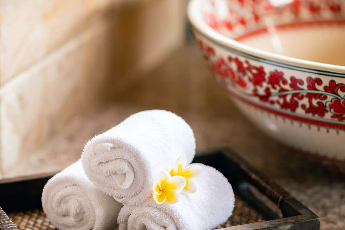 separate bathtub and shower, deep-soaking bathtub, rainfall showerhead