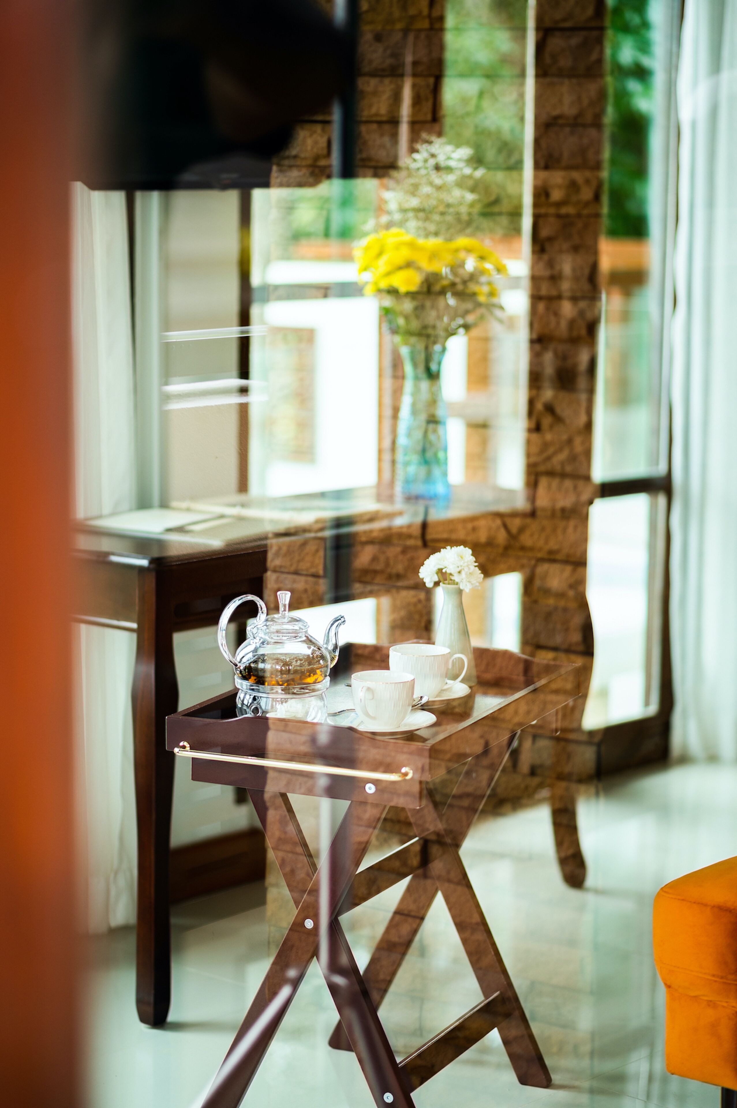 panoramic suite, 1 king bed, balcony, golf view | in-room dining