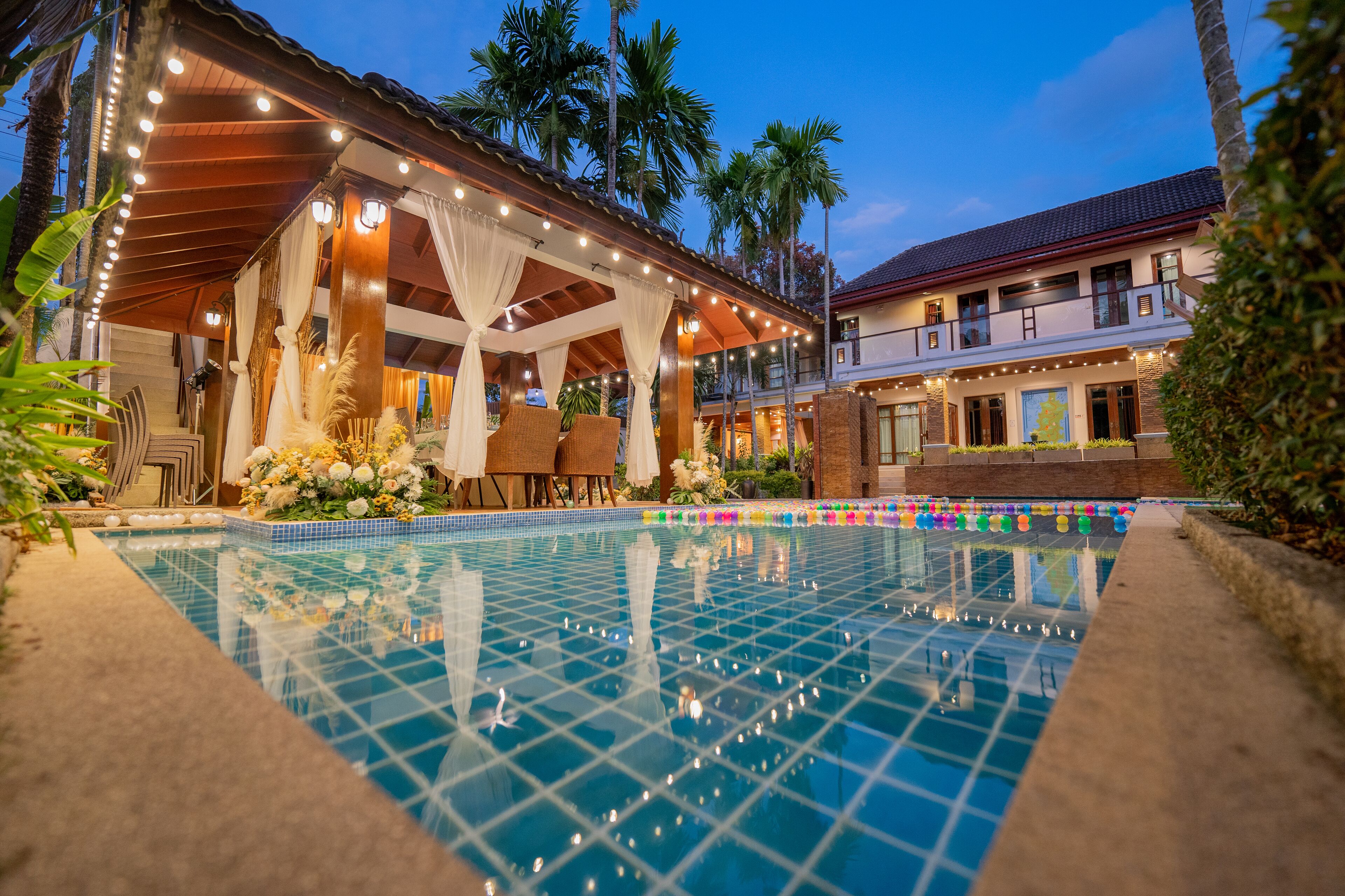 exclusive villa | living area | flat-screen tv, netflix, pay films