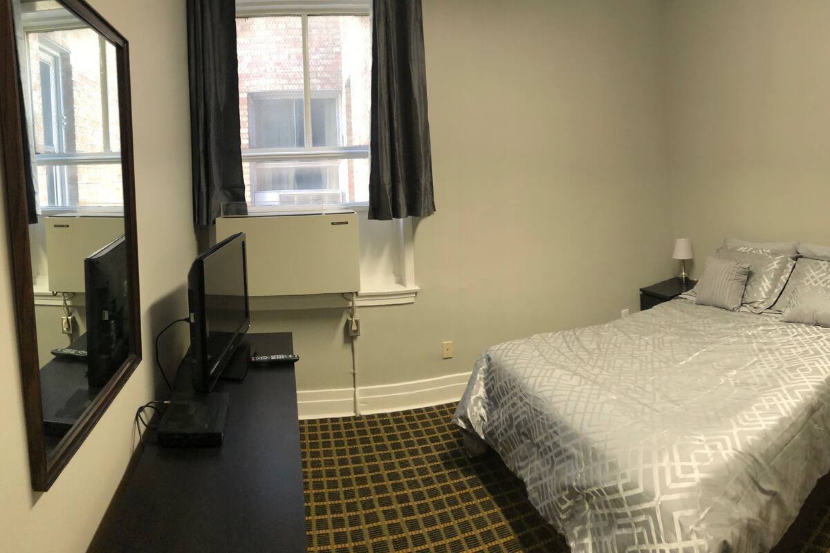 Suite Royal | Escritorio, wifi gratis y ropa de cama
