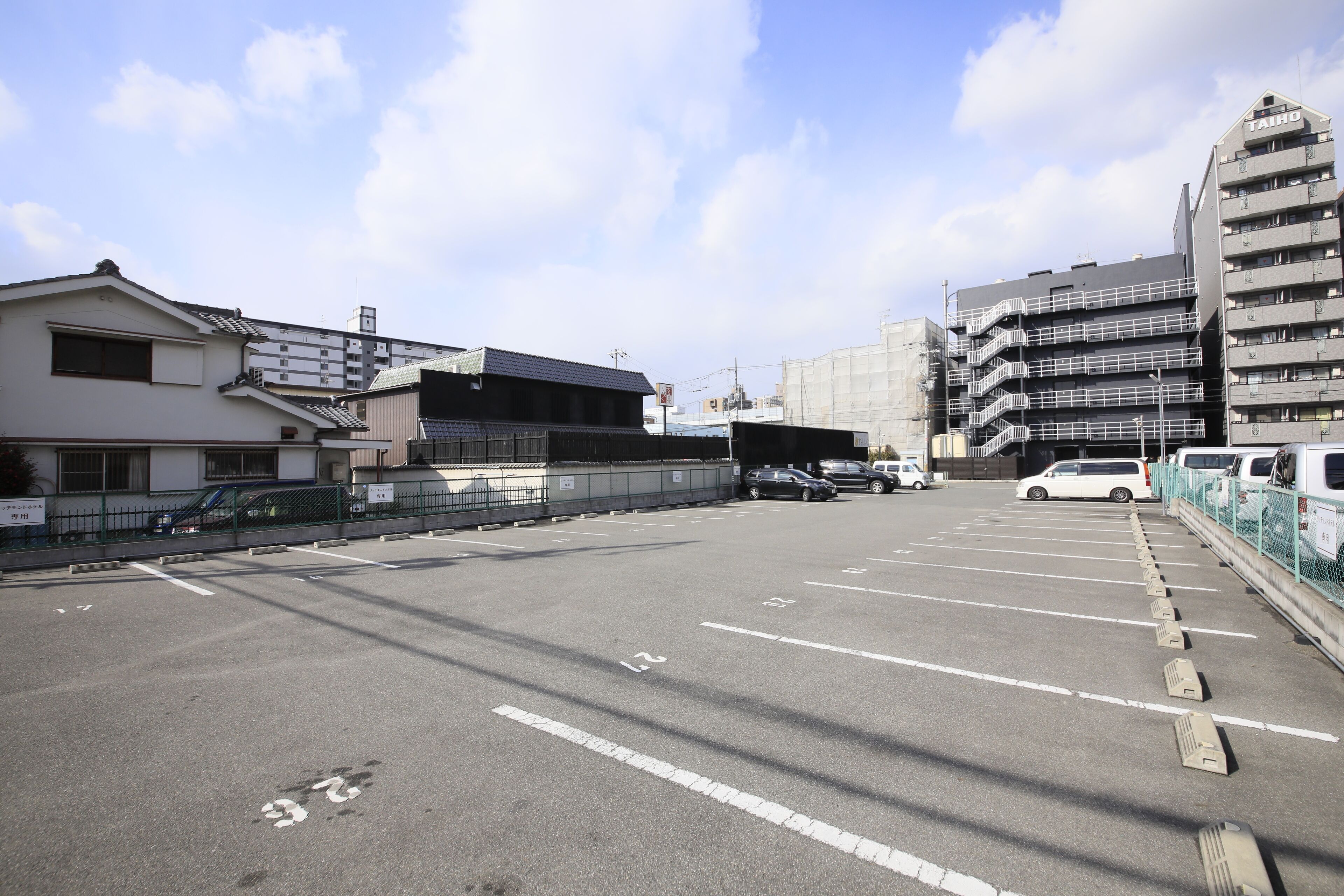 self-parking (surcharge) 1000 per night