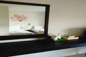 Standard Queen Room | Desk, free WiFi, bed sheets - Cozy Rabbit Hotel (Thung Song)