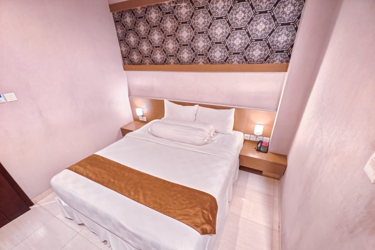 In-room safe, desk, blackout drapes, WiFi (free)