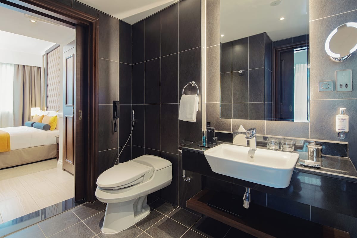 executive studio | 1 bedroom, premium bedding, pillow-top beds, in-room safe